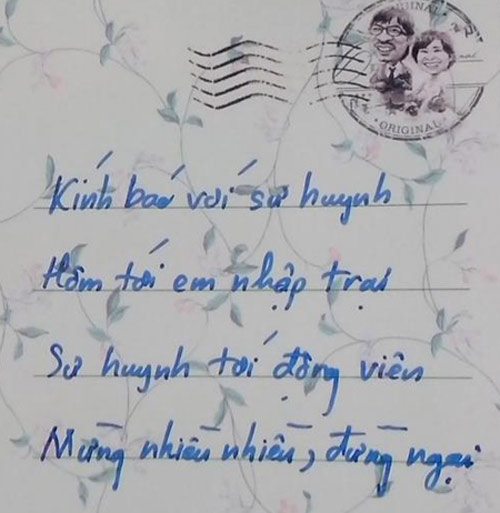 Trong một tấm thiệp khác gửi tới anh Nguyễn Thanh Bình, “Giáo sư Xoay” viết: “Kính báo với sư huynh / Hôm tới em nhập trại / Sư huynh tới động viên / Mừng nhiều nhiều, đừng ngại”.
