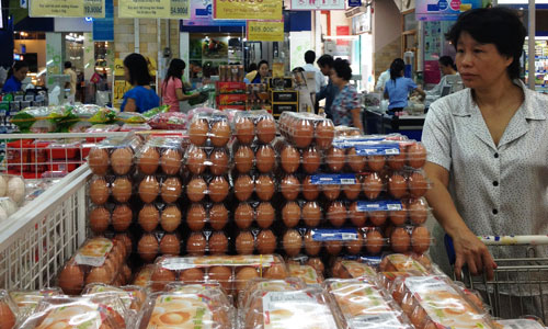 Trứng gia cầm tại TP HCM tăng gi&aacute; trở lại 