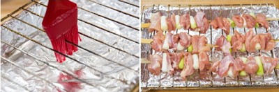 Phết một lớp dầu ăn lên khay nướng, bên dưới bạn lót sẵn lớp giấy bạc.