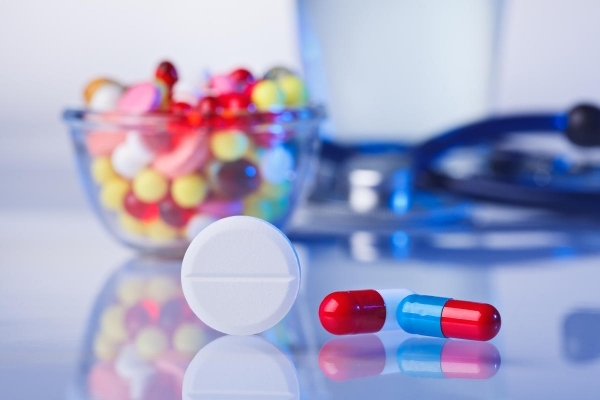 Thổi bay mụn trứng c&aacute; với thuốc giảm đau Aspirin