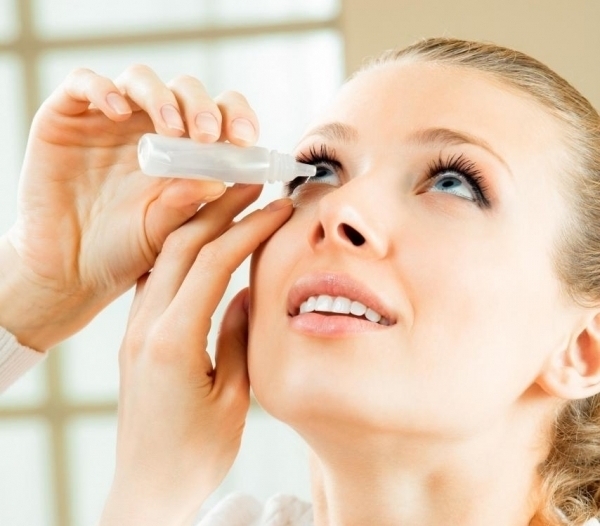 Thuốc nhỏ mắt &ndash; giải ph&aacute;p trị mụn trứng c&aacute; nhanh ch&oacute;ng