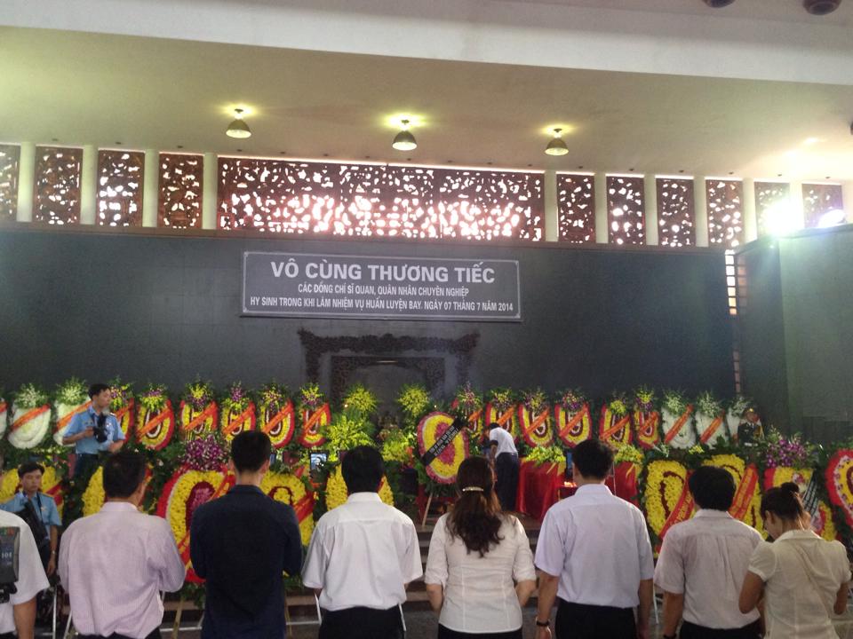 Đo&agrave;n đại biểu Tổng cục Hậu cần Qu&acirc;n đội nh&acirc;n d&acirc;n v&agrave;o viếng
