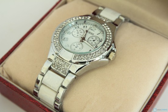 N&ecirc;n ch&uacute; &yacute; đến t&iacute;nh năng nổi bật của đồng hồ Guess nữ trước khi quyết định mua. 