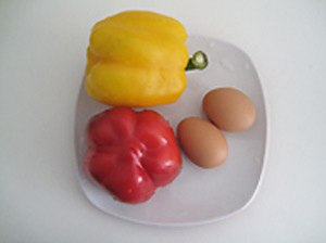 Bữa s&aacute;ng th&uacute; vị với m&oacute;n trứng ốp lết h&igrave;nh hoa cho vợ ng&agrave;y 20/10. 
