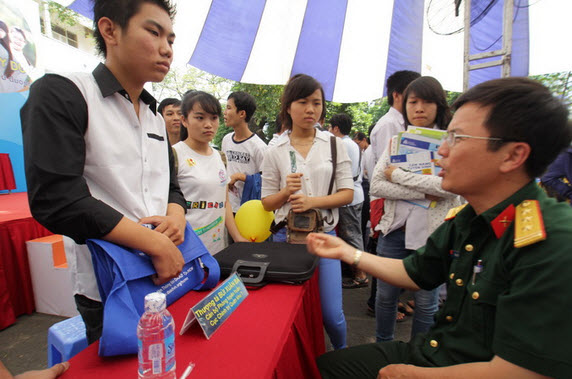 C&aacute;c trường khối qu&acirc;n đội s&aacute;ng nay (9/8) đ&atilde; c&ocirc;ng bố điểm chuẩn đại học 2014