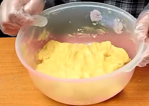 Làm vỏ bánh trung thu