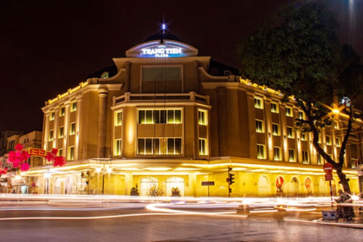 Sau đợt tái cấu trúc, Tràng Tiên Plaza có những nét mới thu hút nhiều lượng khách Sau đợt tái cấu trúc, Tràng Tiên Plaza có những nét mới thu hút nhiều lượng khách