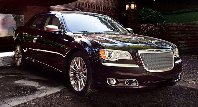 Chrysler 300 V6 sở hữu nội thất rộng r&atilde;i, thoải m&aacute;i, sang trọng v&agrave; l&agrave; một trong những d&ograve;ng xe sedan lớn nhất tr&ecirc;n thị trường