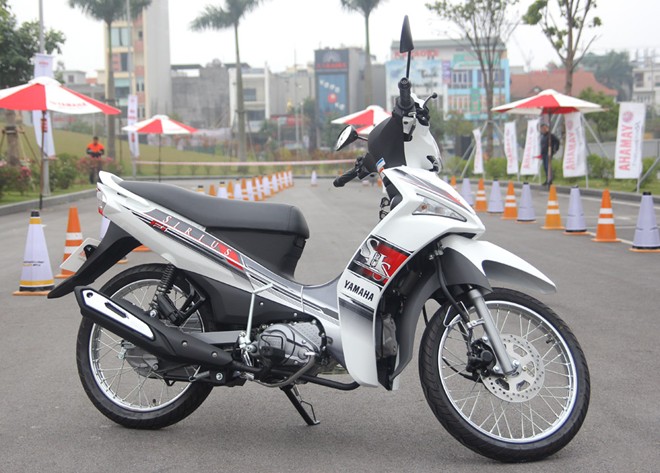 Mẫu xe m&aacute;y gi&aacute; rẻ Sirius 2014 phanh thường với nhiều m&agrave;u sắc, ph&ugrave; hợp với từng sở th&iacute;ch của người 13Win18 đa dạng khuyến mãi