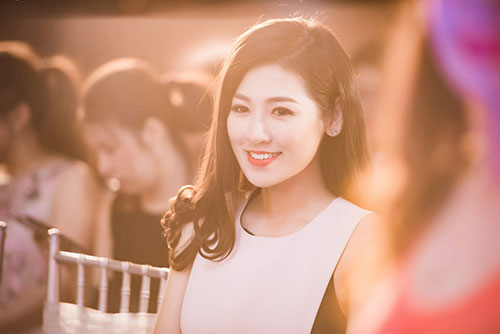 Kể từ sau khi đăng quang Á hậu Việt Nam 2012, Tú Anh ngày càng được khen ngợi về sắc vóc Kể từ sau khi đăng quang Á hậu Việt Nam 2012, Tú Anh ngày càng được khen ngợi về sắc vóc