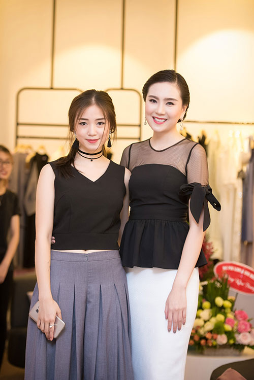 Hot girl Trâm Anh cũng đến chúc mừng MC Mai Ngọc Hot girl Trâm Anh cũng đến chúc mừng MC Mai Ngọc