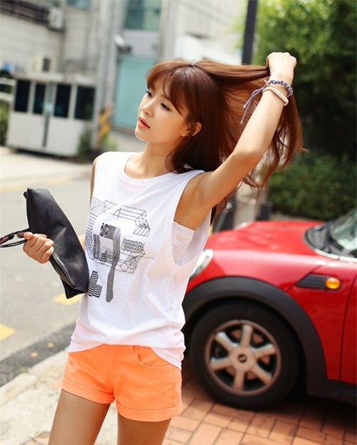 &Aacute;o bra d&acirc;y kết hợp với tank top hay ba l&ocirc; vừa gợi cảm m&agrave; vẫn k&iacute;n đ&aacute;o