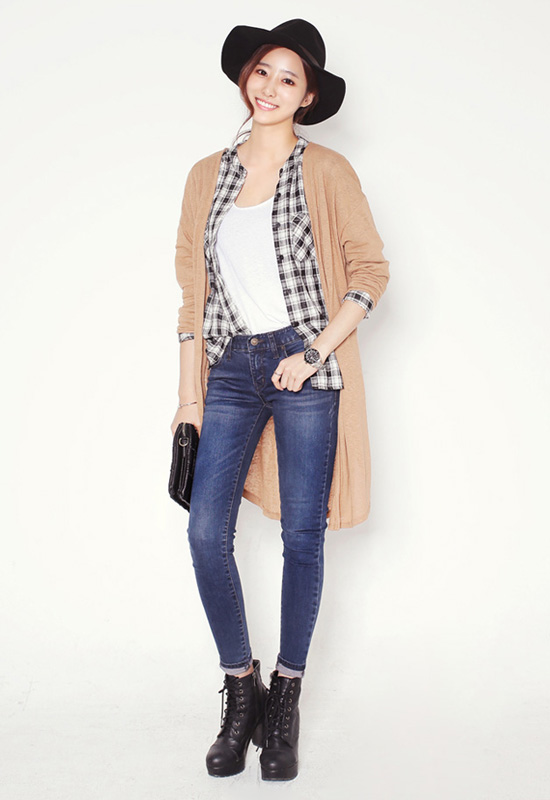 Áo cardigan là món đ&ocirc;̀ kh&ocirc;ng th&ecirc;̉ thi&ecirc;́u m&ocirc;̃i đợt chuy&ecirc;̉n mùa se lanh