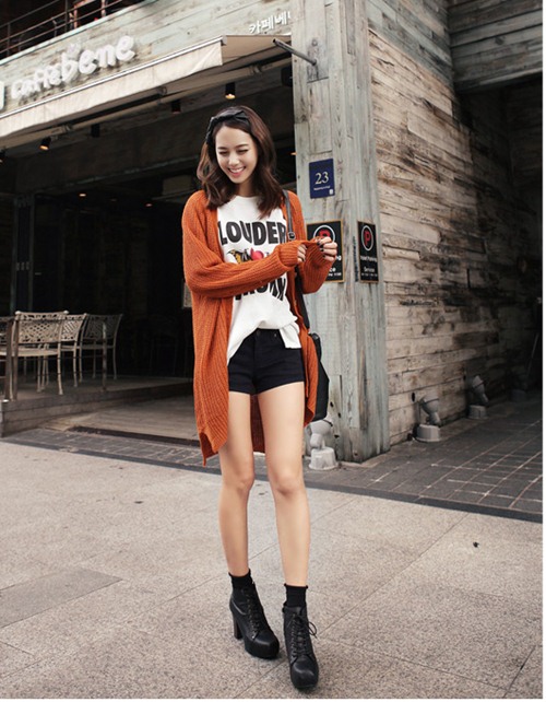 Qu&acirc;̀n short và áo cardigan là m&ocirc;̣t cặp đ&ocirc;i hoàn hảo cho mùa hè thu