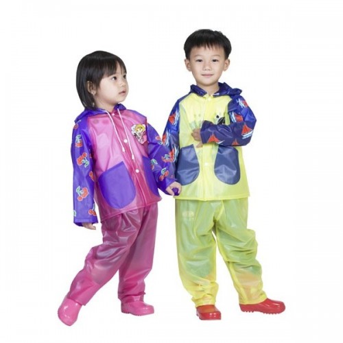 &Aacute;o mưa, ủng trẻ em c&oacute; h&agrave;m lượng chất dẻo cao t&aacute;c động đến hormone g&acirc;y chuyển đổi giới t&iacute;nh v&agrave; thậm ch&iacute; ung thư