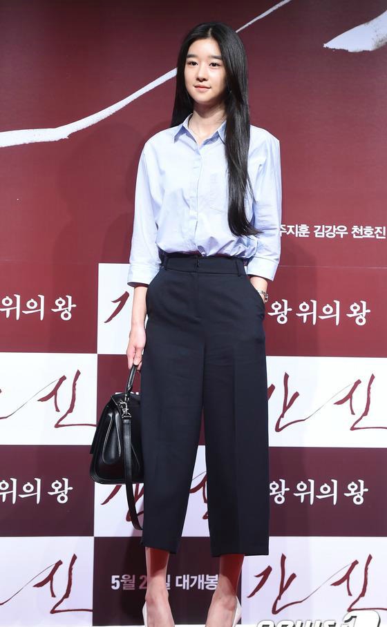 Kết hợp &aacute;o sơ mi v&agrave; quần culottes hot nhất h&egrave; n&agrave;y để thật nổi bật