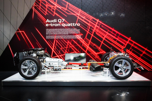 Audi Q7 e-tron tạo ra dấu ấn quan trọng trong c&ocirc;ng cuộc cải tiến của h&atilde;ng xe n&agrave;y