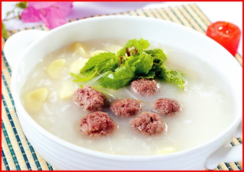 Cháo thịt bò là m&ocirc;̣t món ăn ngon, m&ocirc;̣t bài thu&ocirc;́c b&ocirc;̉ dưỡng