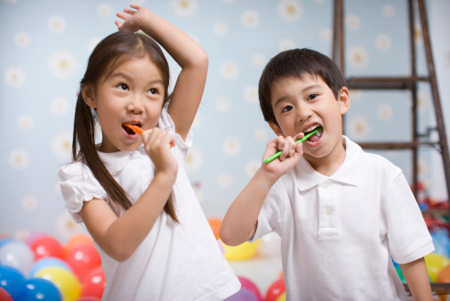 Đầu của b&agrave;n chải đ&aacute;nh răng phải đủ nhỏ để len v&agrave;o l&agrave;m sạch răng. Ảnh minh họa