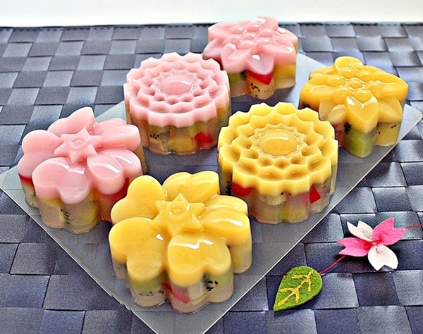 Bánh trung thu rau c&acirc;u trái c&acirc;y nhìn lạ mắt, ăn thơm mát, b&ocirc;̉ dưỡng