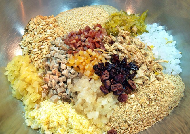 Nguy&ecirc;n liệu l&agrave;m b&aacute;nh trung thu sốt theo tr&agrave;o lưu handmade.