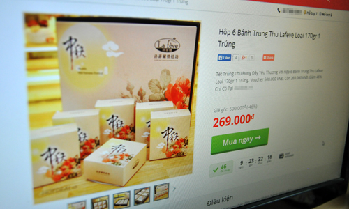 C&aacute;c gian h&agrave;ng online quảng c&aacute;o giảm gi&aacute; tới 50% c&aacute;c loại b&aacute;nh trung thu