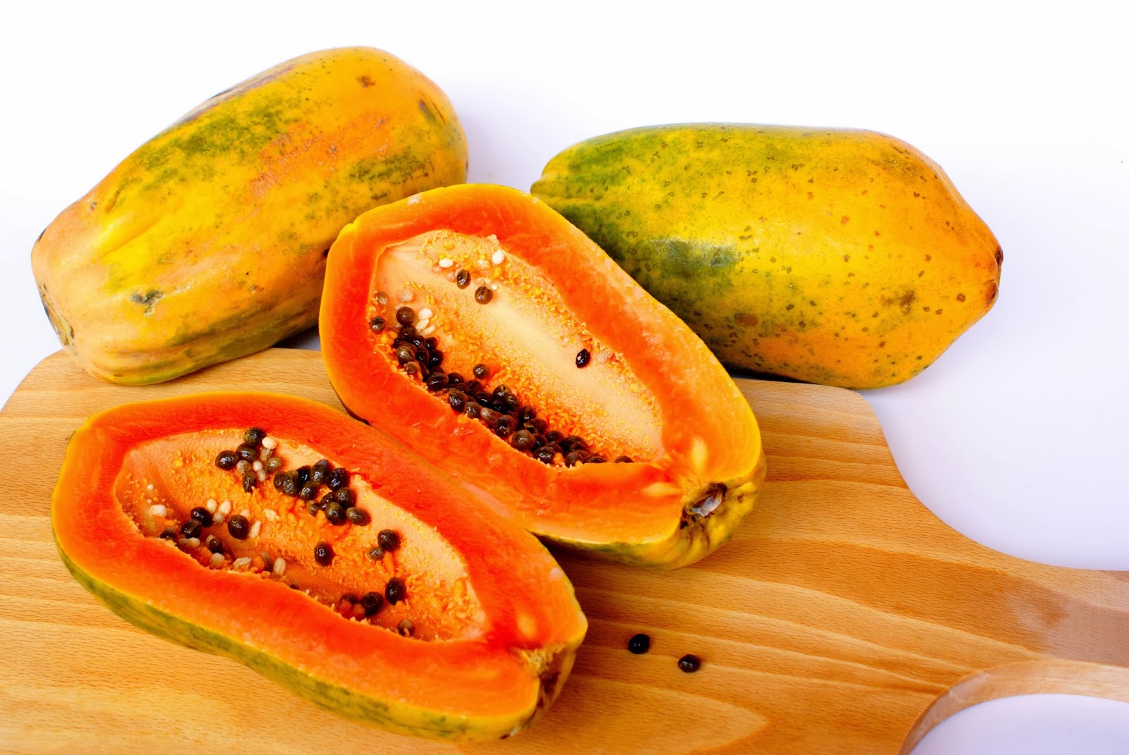 Đu đủ được coi l&agrave; một b&iacute; quyết l&agrave;m đẹp nhũ hoa