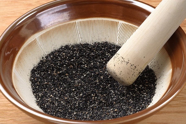 Sử dụng vừng đen l&agrave; một b&iacute; quyết l&agrave;m đẹp cho v&ograve;ng một