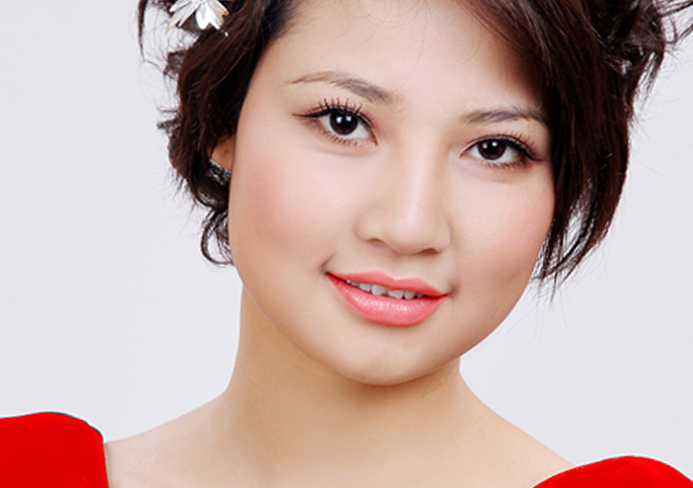 Sử dụng lựu kết hợp với mật ong l&agrave; b&iacute; quyết l&agrave;m đẹp cho bờ m&ocirc;i m&agrave; chị em n&ecirc;n biết