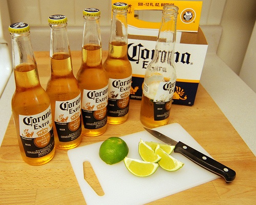 Bia hơi Corona bị ph&aacute;t hiện c&oacute; chứa thủy tinh 