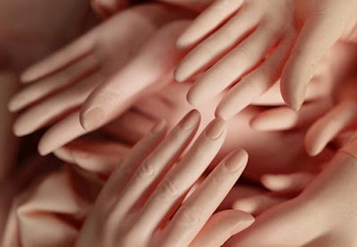 Tay, chân của búp bê rất giống với người thật.