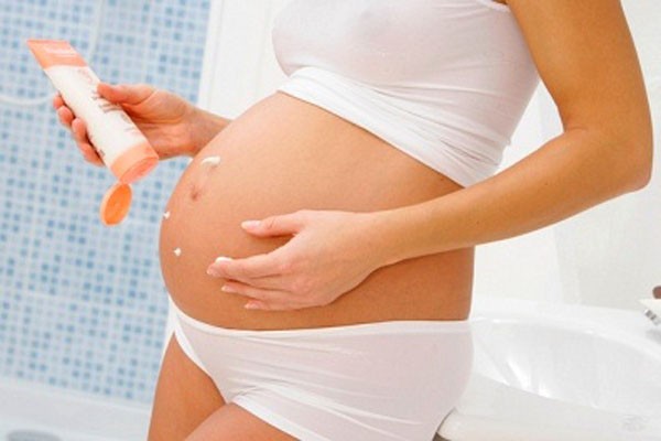 Chăm s&oacute;c da trong thai kỳ với kem dưỡng ẩm từ thi&ecirc;n nhi&ecirc;n rất tốt v&agrave; an to&agrave;n