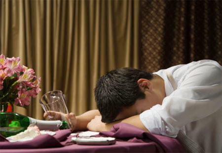 Ng&agrave;y Tết nhiều người c&oacute; thể bị say rượu hoặc ngộ độc rượu