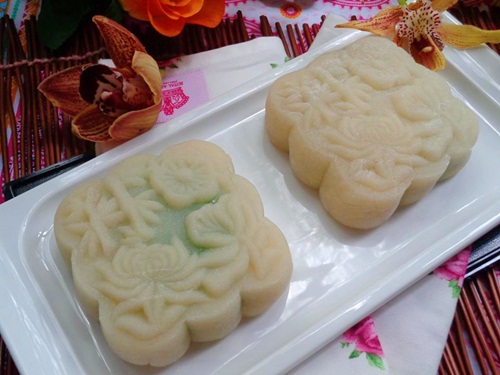 B&aacute;nh trung thu nh&acirc;n cốm thơm ngon, bổ dưỡng v&agrave; mới lạ