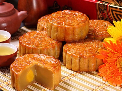 Cách làm bánh trung thu nh&acirc;n đ&acirc;̣u xanh trứng mu&ocirc;́i khá đơn giản