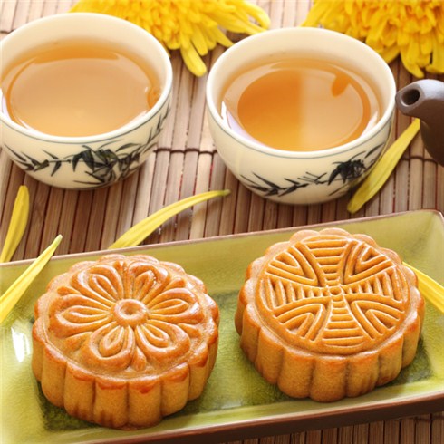 Cách làm bánh trung thu nh&acirc;n sữa dừa khá đơn giản, cho món bánh dẻo ngon, thơm phức