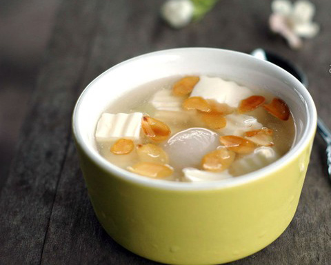 Với c&aacute;ch nấu ch&egrave; kh&uacute;c bạch tr&ecirc;n, mọi người sẽ c&oacute; ngay m&oacute;n ngon giải nhiệt m&ugrave;a h&egrave;