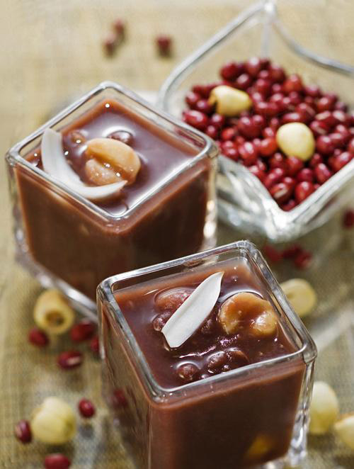 Với c&aacute;ch nấu ch&egrave; đậu đỏ đơn giản, mọi người sẽ c&oacute; ngay m&oacute;n ngon giải nhiệt m&ugrave;a h&egrave;