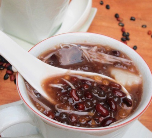 Ch&egrave; đỗ đen l&agrave; m&oacute;n qu&agrave; vặt giải nhiệt m&ugrave;a h&egrave; được nhiều người y&ecirc;u th&iacute;ch