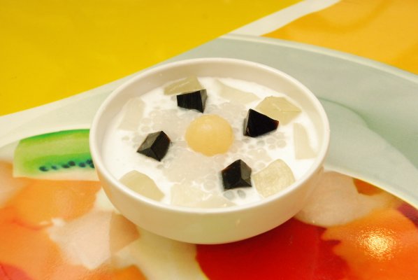 Ch&egrave; nha đam c&oacute; thể ăn k&egrave;m với thạch, sữa chua rất ngon m&aacute;t v&agrave; bổ dưỡng