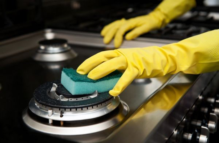 Cách t&acirc;̉y v&ecirc;́t rỉ sắt hi&ecirc;̣u quả từ các nguy&ecirc;n li&ecirc;̣u quen thu&ocirc;̣c