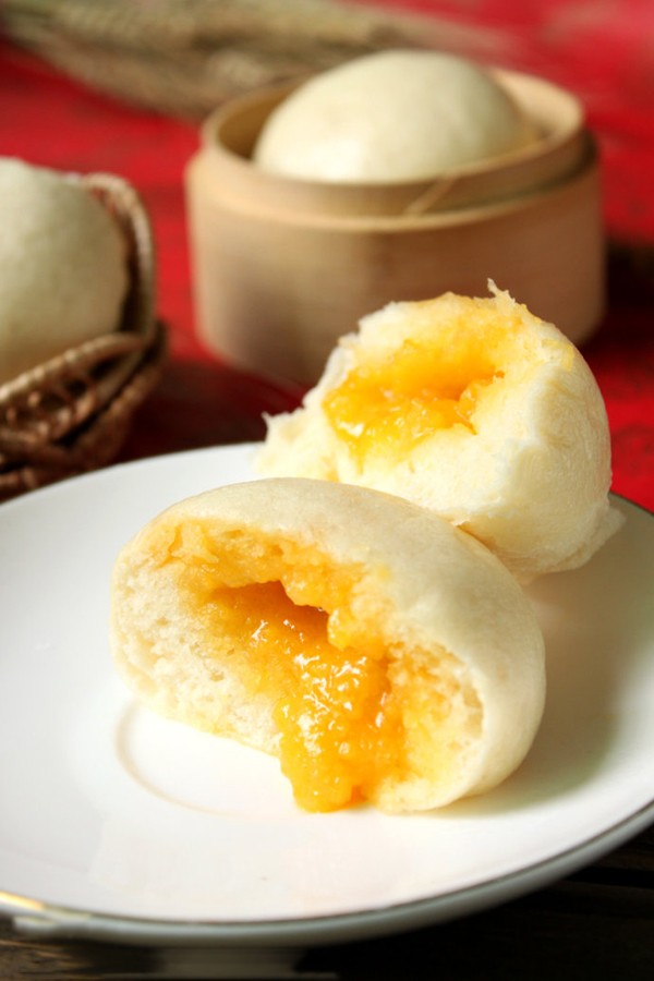 Với c&aacute;ch l&agrave;m b&aacute;nh bao trứng muối n&agrave;y, mọi người sẽ c&oacute; ngay bữa s&aacute;ng n&oacute;ng hổi v&agrave; bổ dưỡng cho cả nh&agrave;