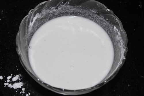 Bột c&agrave;ng mịn th&igrave; b&aacute;nh c&agrave;ng dai mượt n&ecirc;n mọi người nhớ l&agrave;m bột kỹ, th&ecirc;m nữa n&ecirc;n cho lu&ocirc;n muối v&agrave;o xay c&ugrave;ng. Sau khi xay bột, kh&ocirc;ng n&ecirc;n tr&aacute;ng b&aacute;nh lu&ocirc;n m&agrave; cho nhiều nước v&agrave; để qua đ&ecirc;m cho ngấu bột, trước khi tr&aacute;ng mới chắt bớt phần nước lợt bợt ở ph&iacute;a tr&ecirc;n đi.  