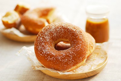 C&aacute;ch l&agrave;m b&aacute;nh donut theo c&ocirc;ng thức dưới đ&acirc;y kh&aacute; đơn giản 