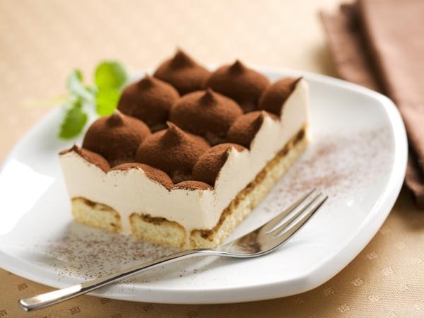 Tham khảo c&aacute;ch l&agrave;m b&aacute;nh tiramisu kết hợp với sự s&aacute;ng tạo v&agrave; kh&eacute;o l&eacute;o của m&igrave;nh, chắc chắn chị em sẽ l&agrave;m được những chiếc b&aacute;nh ngon tuyệt
