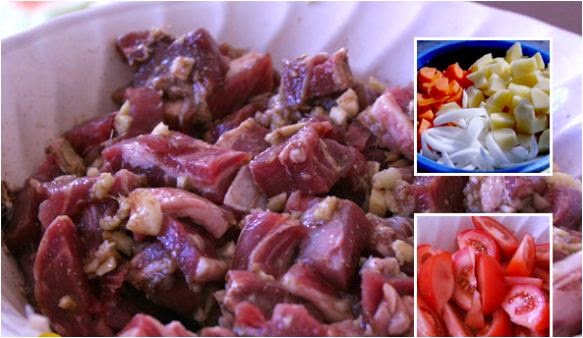 Ướp thịt b&ograve; với khoảng nửa b&aacute;t nước mắm, 1 th&igrave;a đường, gừng v&agrave; 1 ch&uacute;t ngũ vị hương rồi để trong 15 ph&uacute;t.