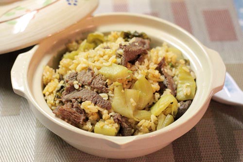 Chỉ cần chị em bỏ ch&uacute;t thời gian v&agrave; tham khảo c&aacute;ch l&agrave;m cơm rang dưa b&ograve; n&agrave;y sẽ mang đến m&oacute;n ăn thơm ngon, bổ dưỡng cho gia đ&igrave;nh
