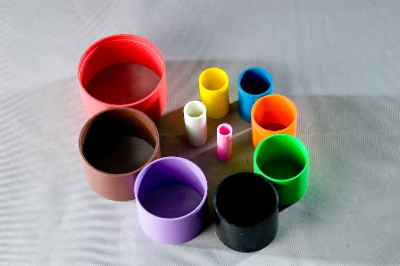D&ugrave;ng ống nước để l&agrave;m khu&ocirc;n hoặc bất k&igrave; vật g&igrave; c&oacute; đường k&iacute;nh tương ứng với k&iacute;ch cỡ hoa lan để l&agrave;m c&aacute;nh hoa