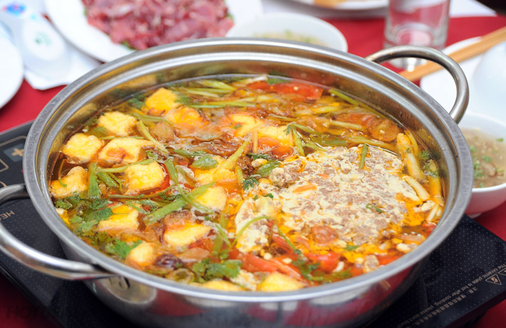 Mọi người h&atilde;y tham khảo c&aacute;ch l&agrave;m lẩu cua đồng n&agrave;y để chuẩn bị cho cả gia đ&igrave;nh một bữa ăn thật ngon v&agrave;o ng&agrave;y lạnh gi&aacute;