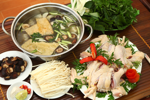 Với c&aacute;ch l&agrave;m lẩu g&agrave; thuốc bắc n&agrave;y mọi người sẽ c&oacute; ngay bữa ăn bổ dưỡng v&agrave; thơm ngon
